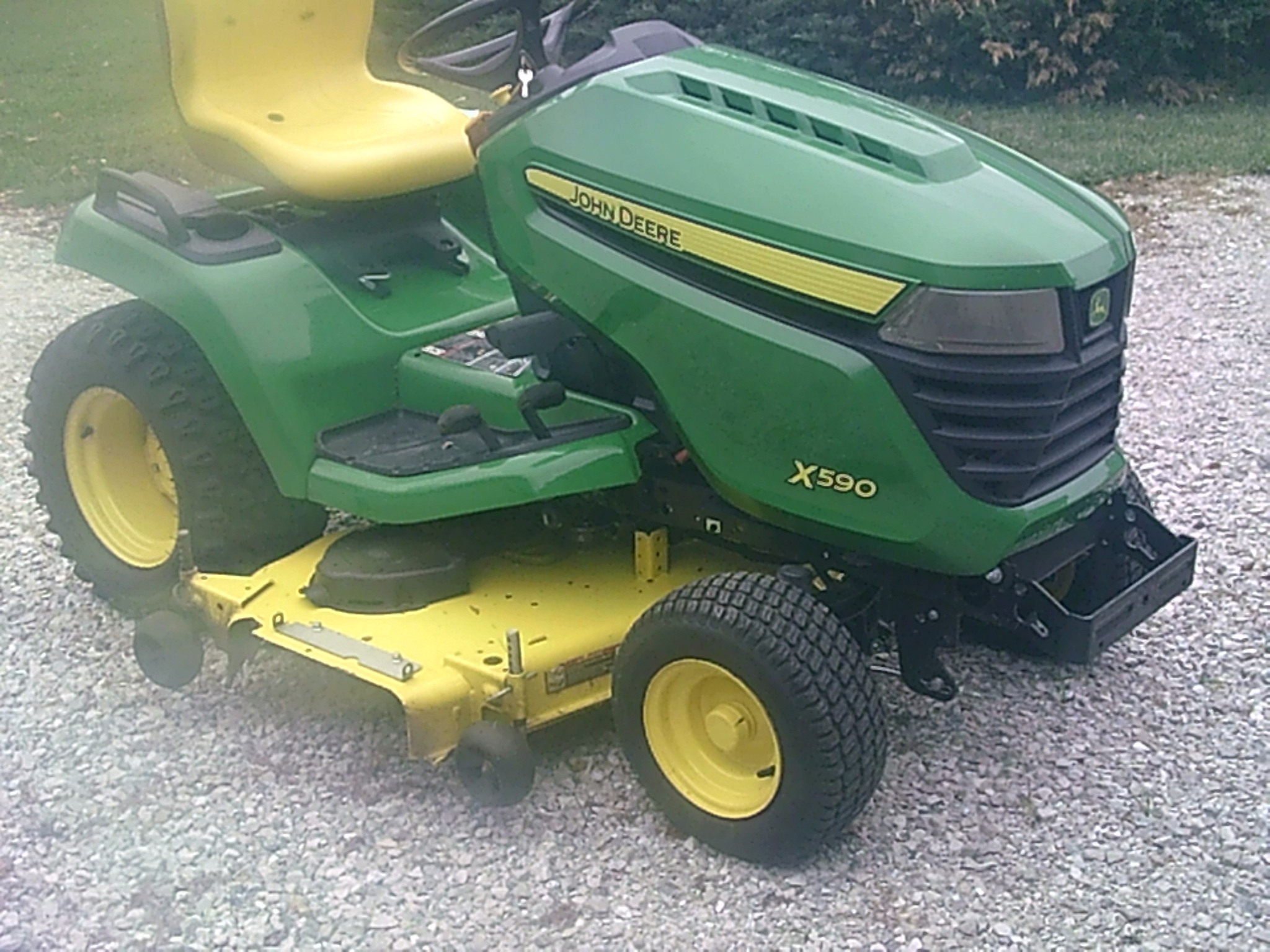 2019 John Deere X590 Image 2