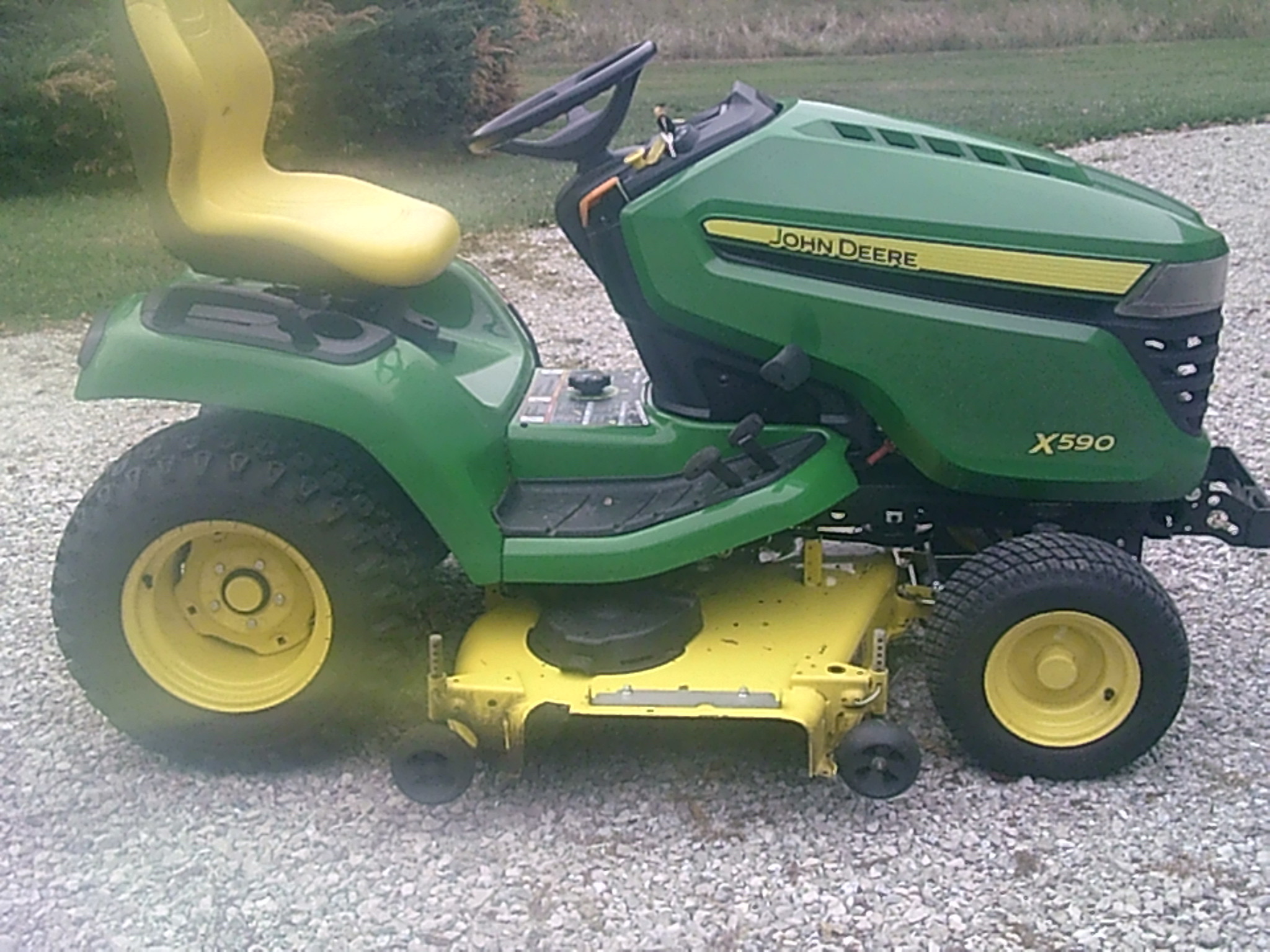 2019 John Deere X590 Image 1