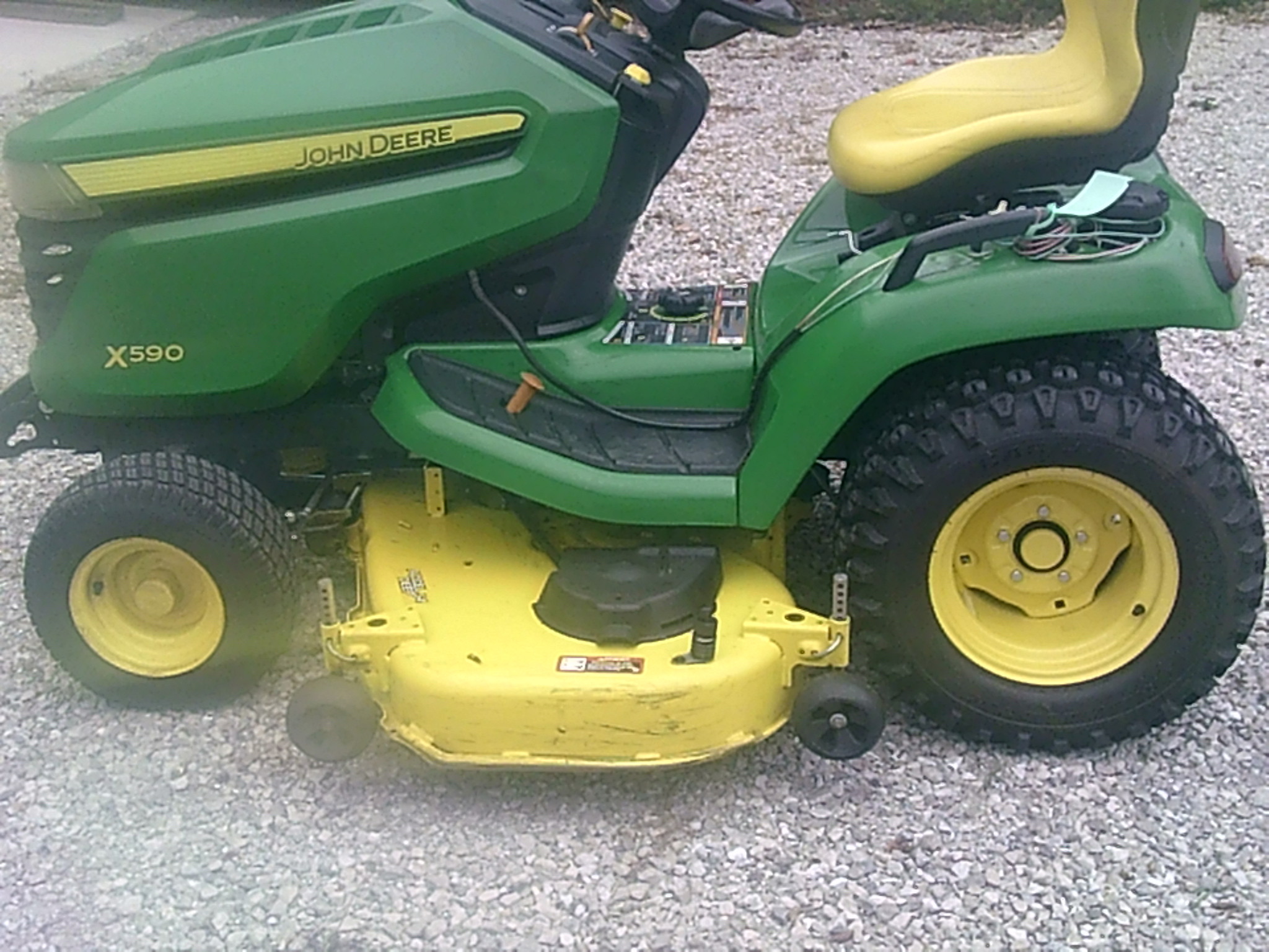 2019 John Deere X590 Image 6