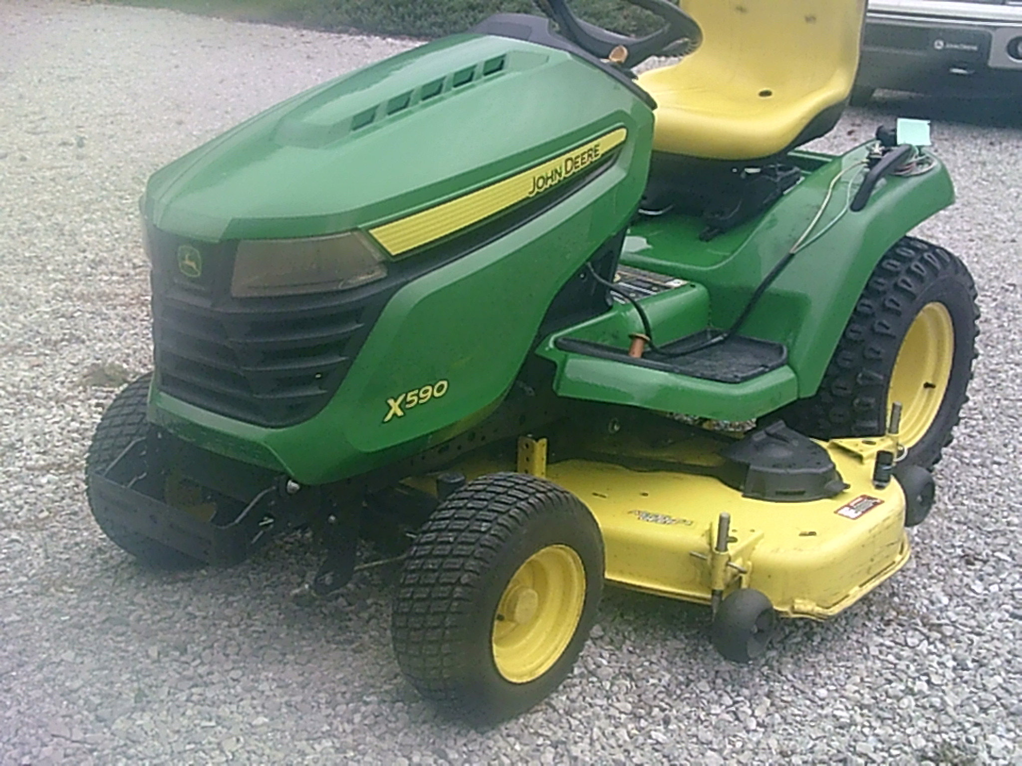 2019 John Deere X590 Image 7
