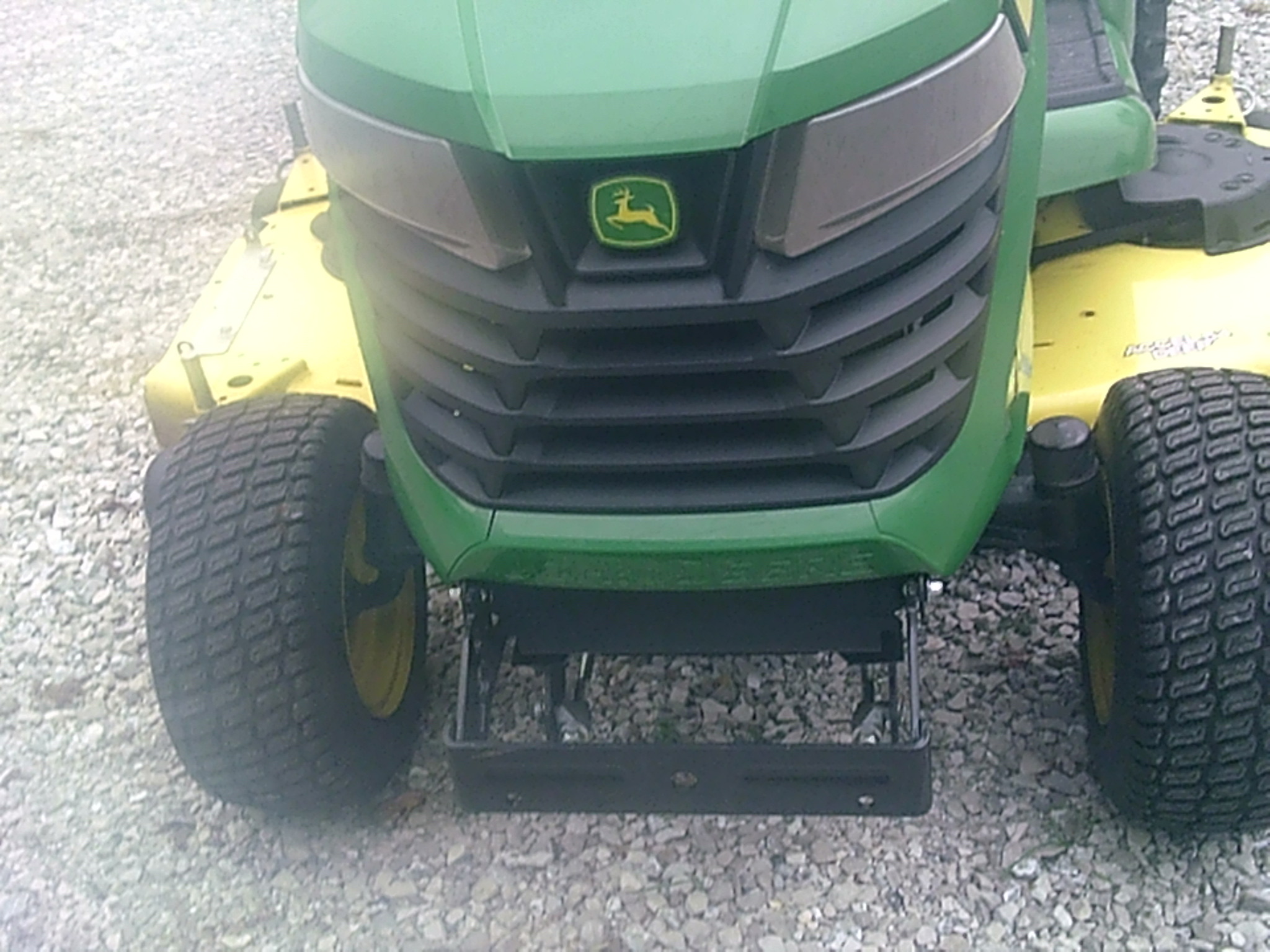 2019 John Deere X590 Image 8
