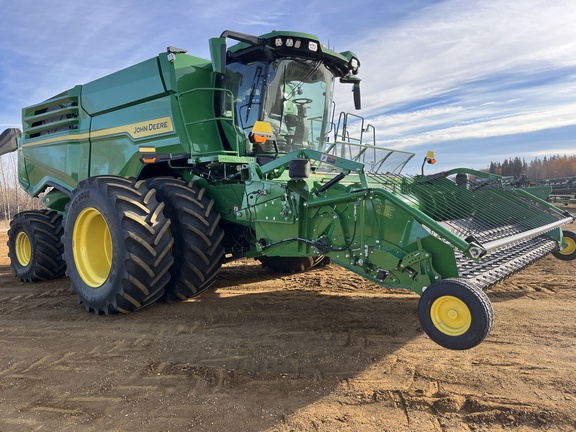 Used 2025 John Deere X9 1100 Combines at Horizon Ag & Turf in High Prairie, AB - Photo5
