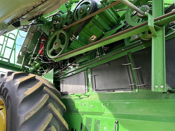 Used 2025 John Deere X9 1100 Combines at Horizon Ag & Turf in High Prairie, AB - Photo14