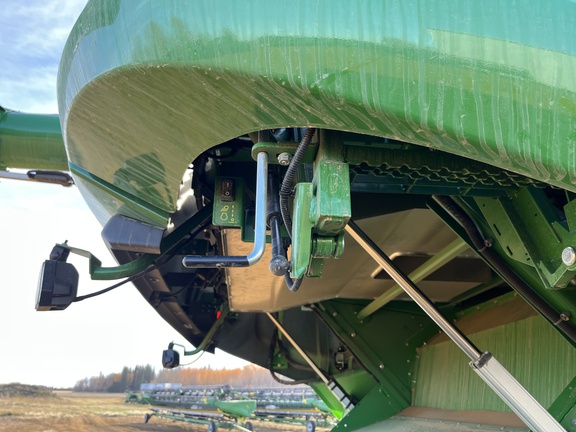 Used 2025 John Deere X9 1100 Combines at Horizon Ag & Turf in High Prairie, AB - Photo17