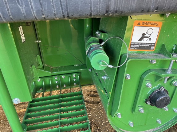 Used 2025 John Deere X9 1100 Combines at Horizon Ag & Turf in High Prairie, AB - Photo18