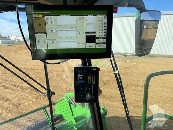 Used 2025 John Deere X9 1100 Combines at Horizon Ag & Turf in High Prairie, AB - Photo23