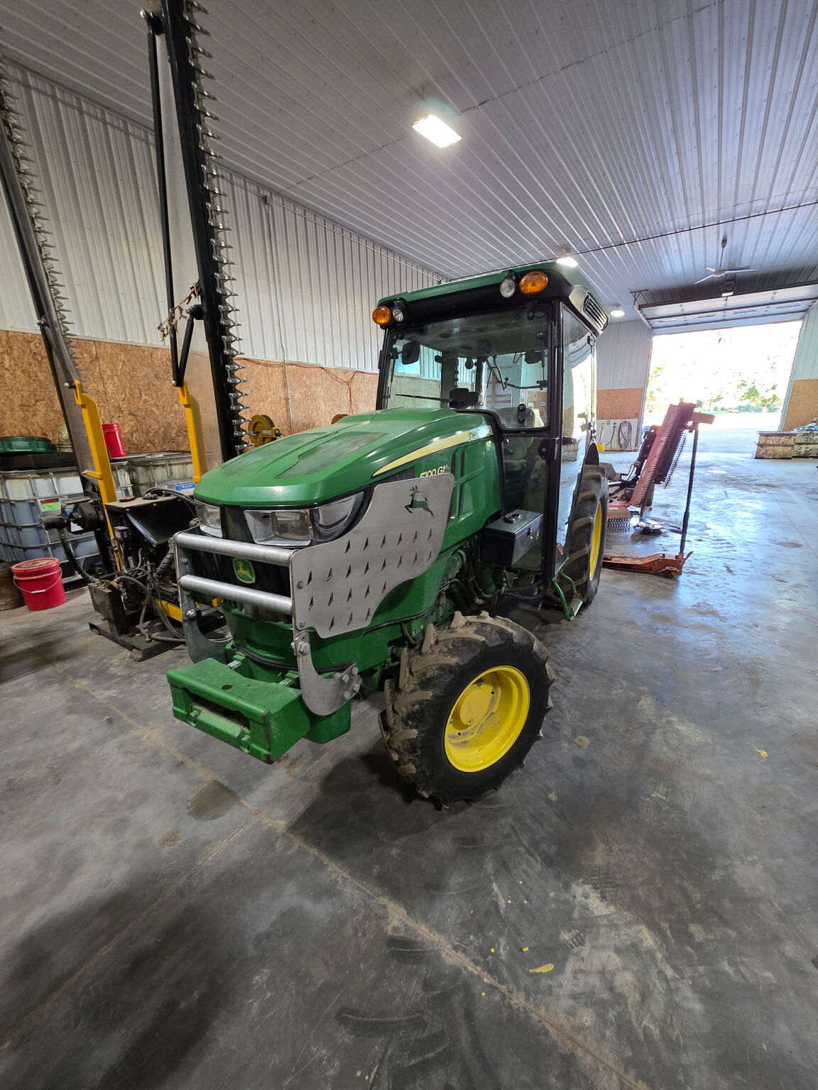 2017 John Deere 5100GN Image 3