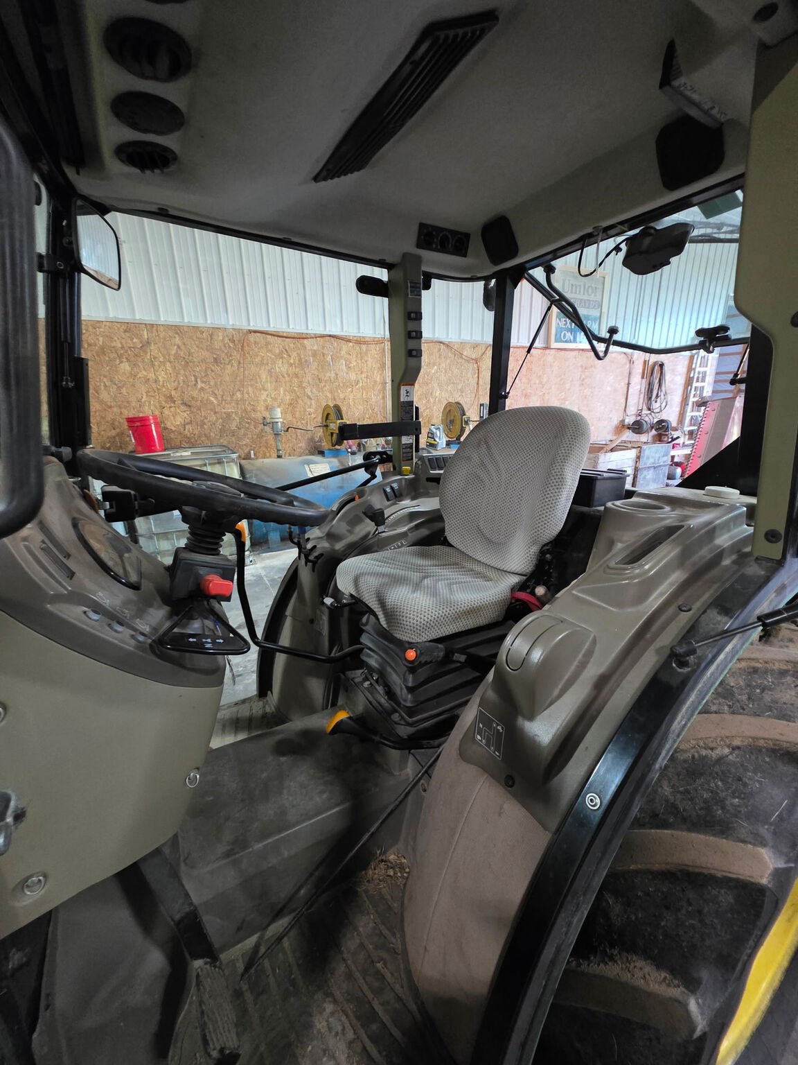 2017 John Deere 5100GN Image 7