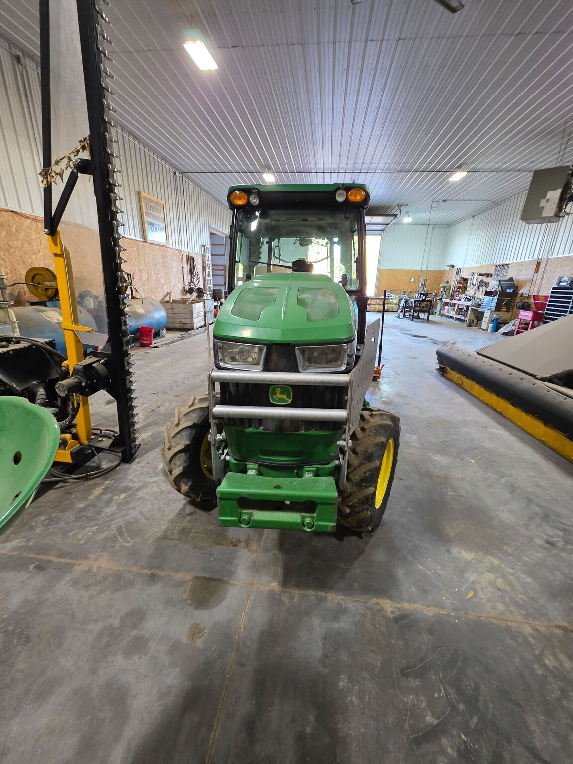 2017 John Deere 5100GN Image 2