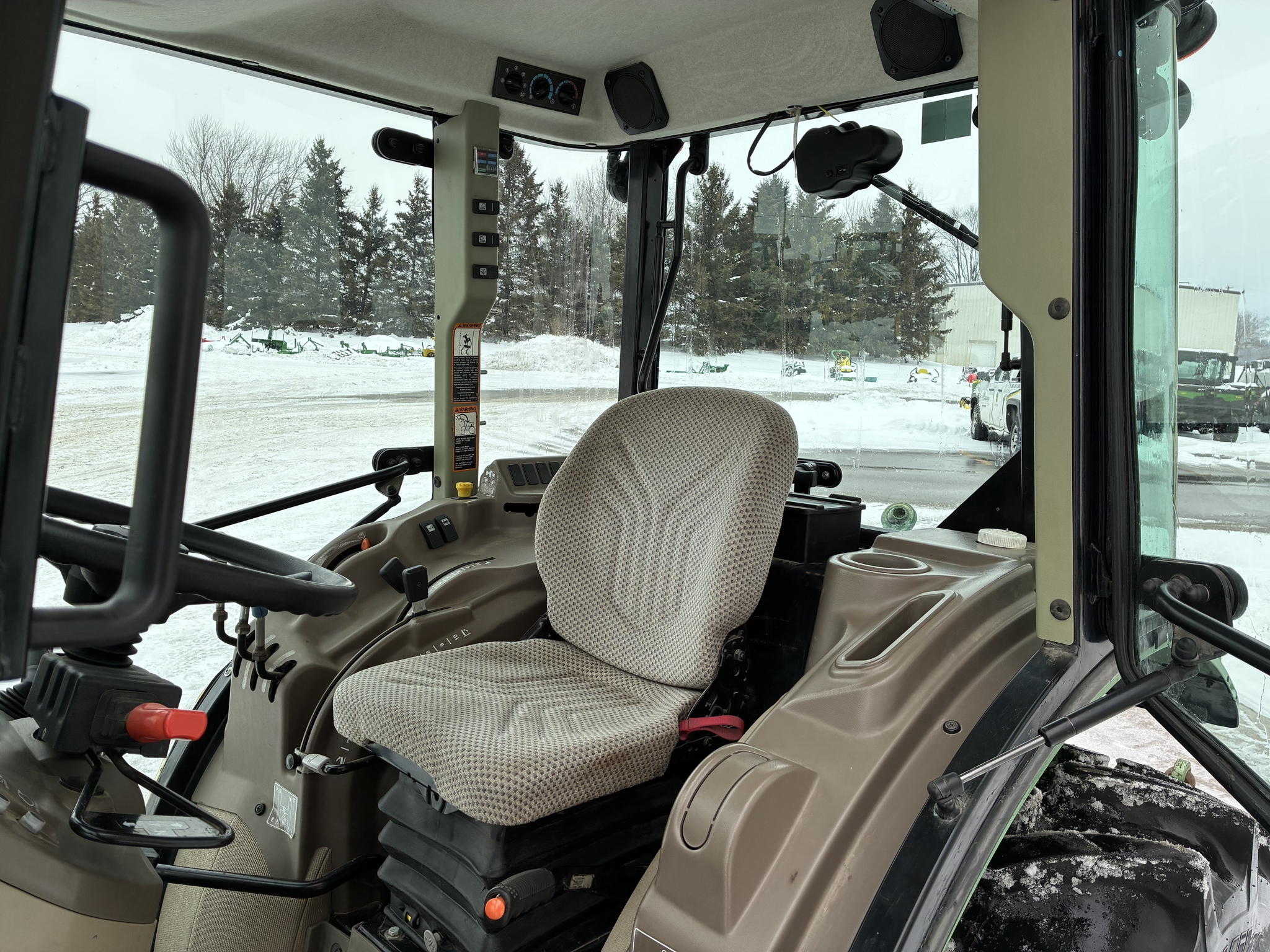 2017 John Deere 5100GN Image 9