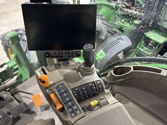 Used 2024 John Deere 7R 230 Row Crop Tractors at Horizon Ag & Turf in Lloydminster, AB - Photo7