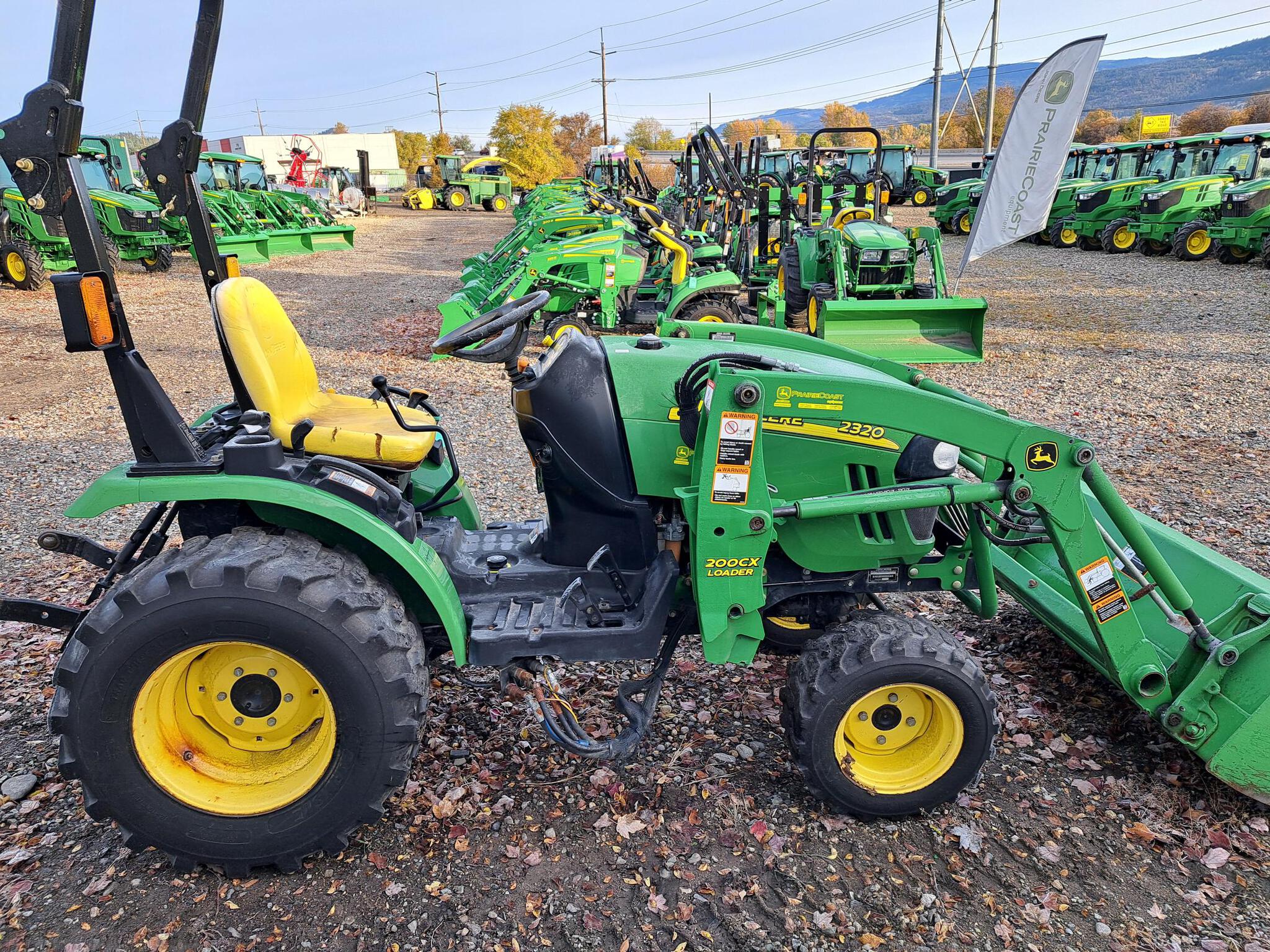 2011 John Deere 2320 Image 1