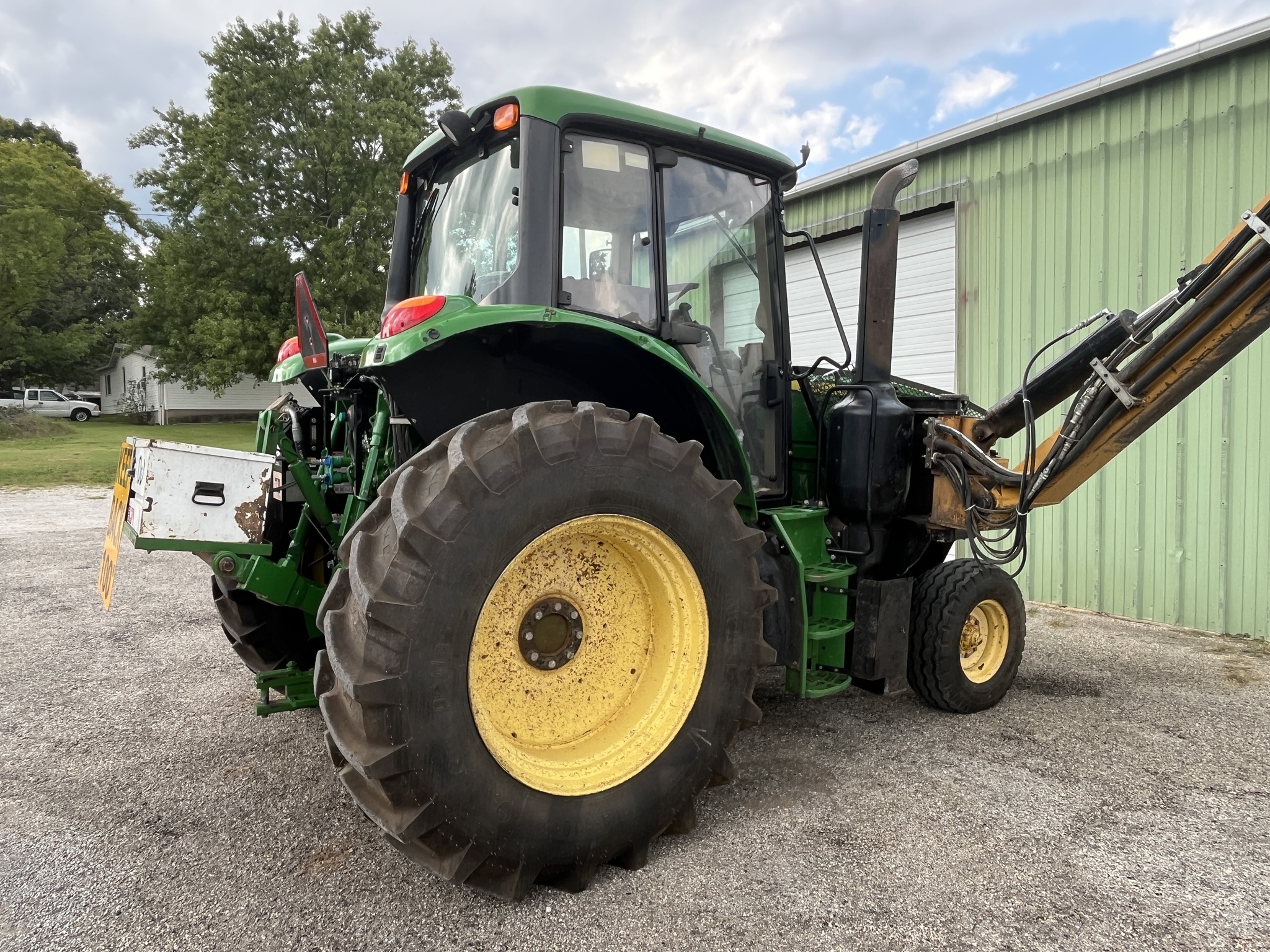  2016 John Deere 6110M at Heritage Tractor in Rogersville, MO