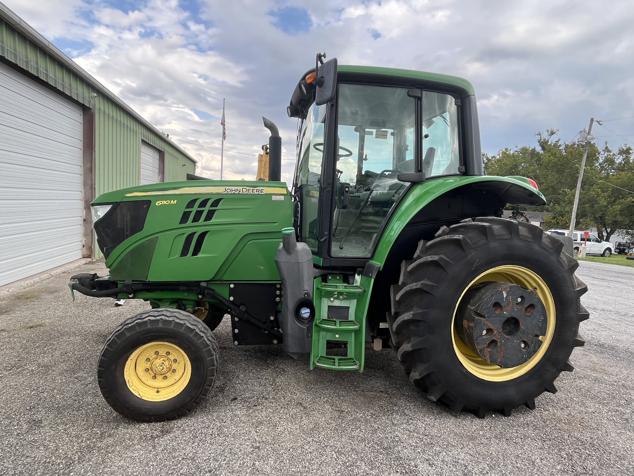  2016 John Deere 6110M at Heritage Tractor in Rogersville, MO