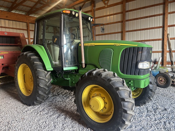 Photo of 2004 John Deere 7320
