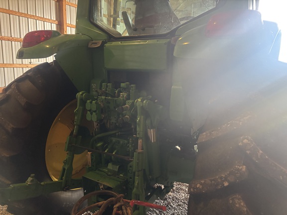 Photo of 2004 John Deere 7320