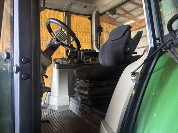 Photo of 2004 John Deere 7320