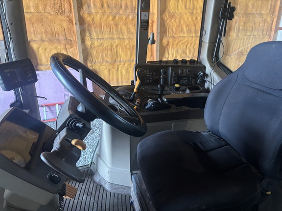 Photo of 2004 John Deere 7320