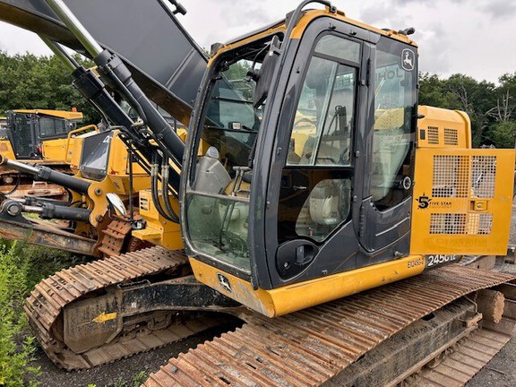 Photo of a 2018 John Deere 245G LC