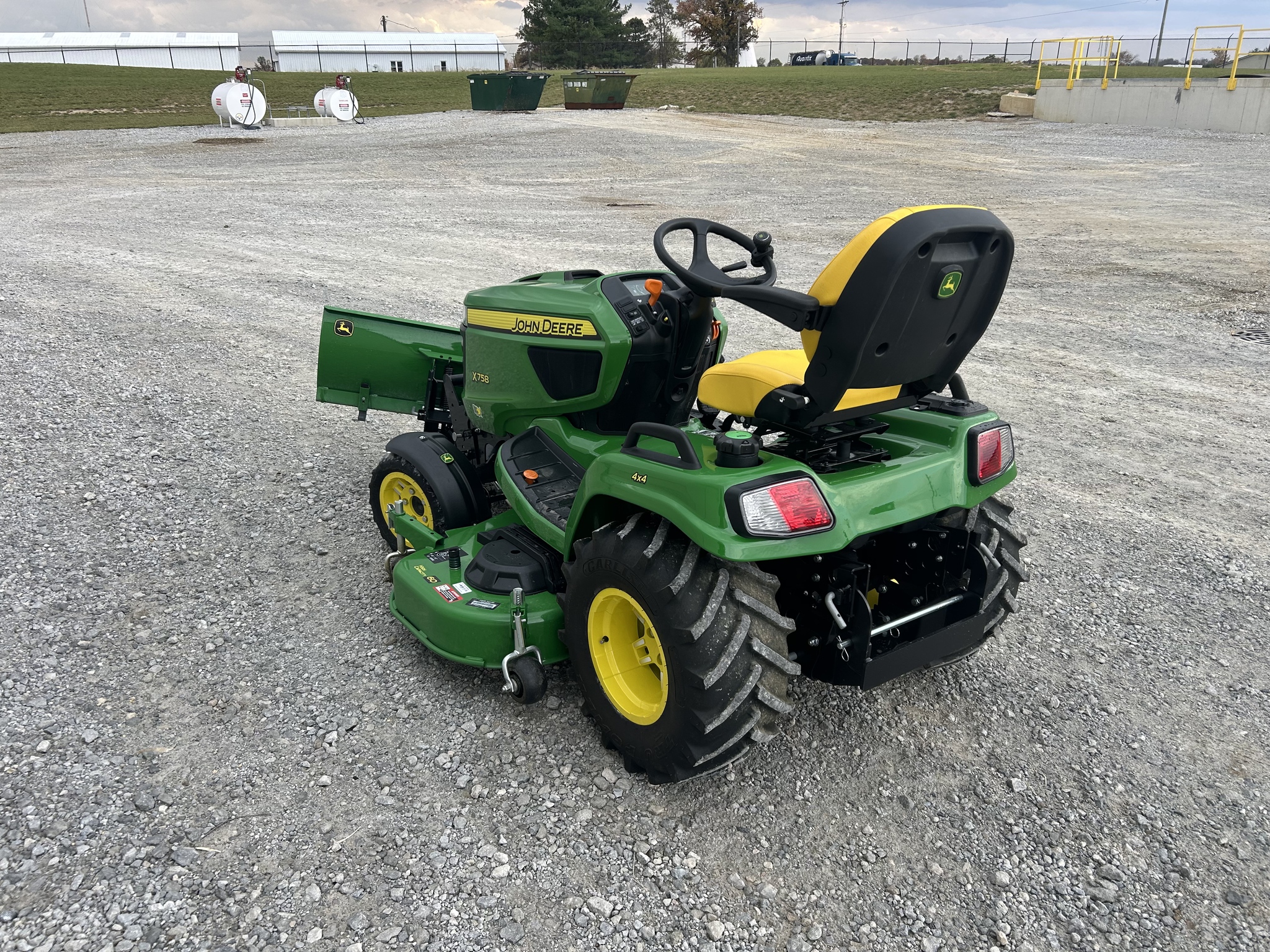 2025 John Deere X758 Image 5