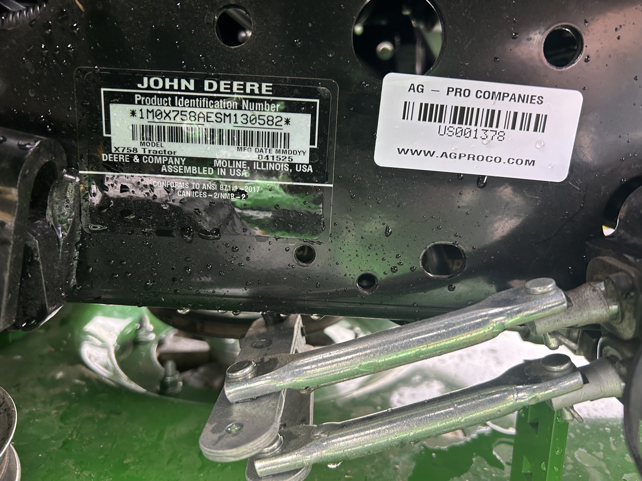 2025 John Deere X758 Image 10