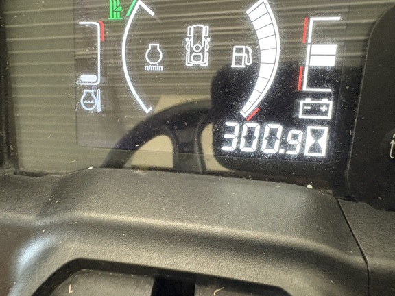 2021 John Deere X734 - Photo6