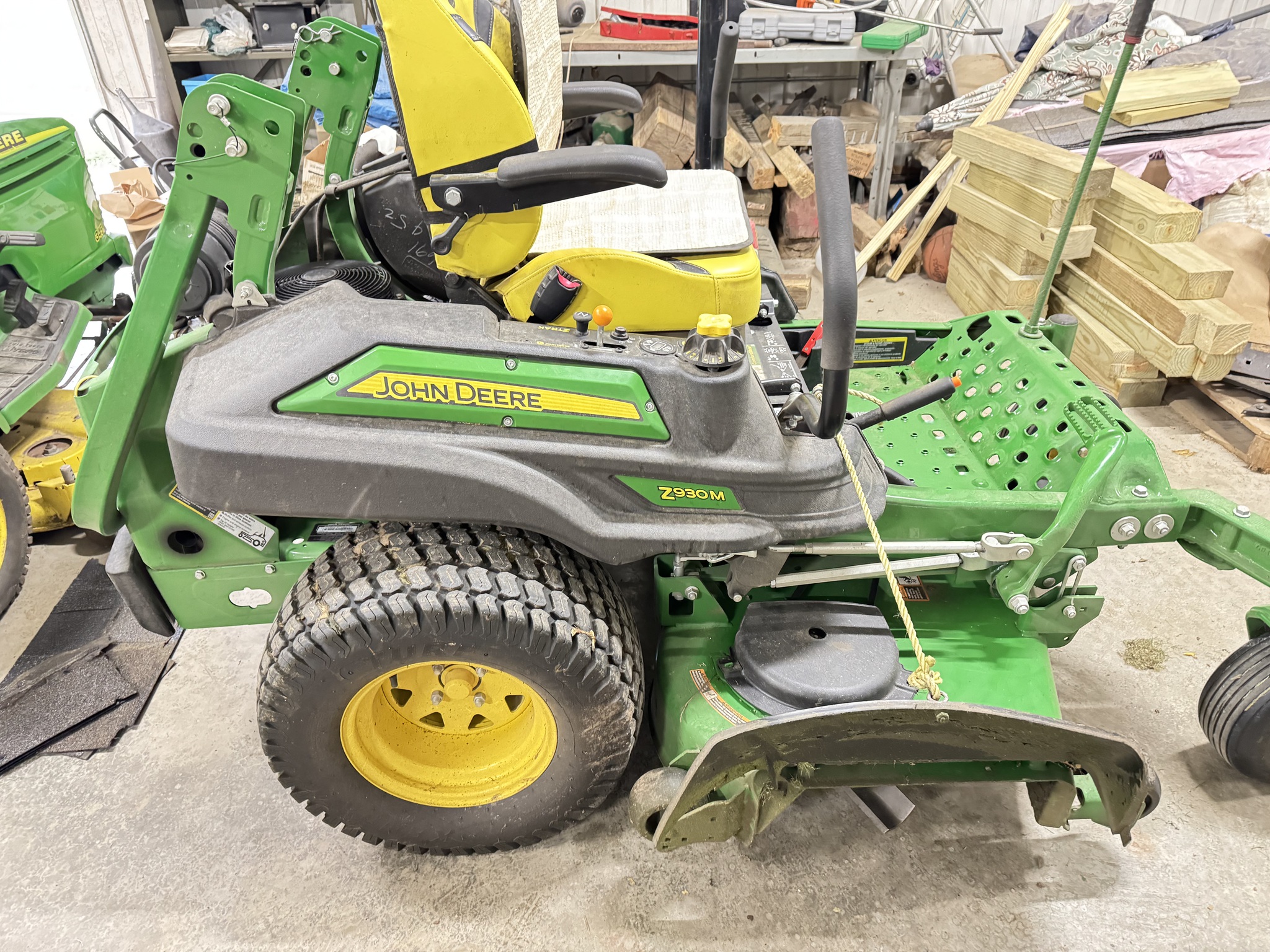 2022 John Deere Z930M Image 7