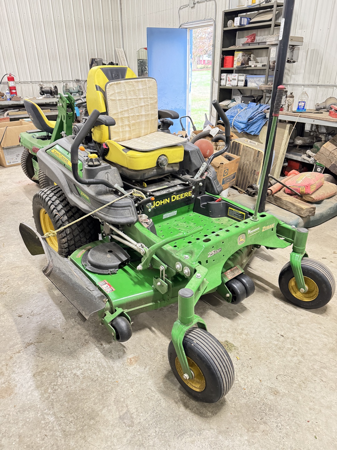 2022 John Deere Z930M Image 8