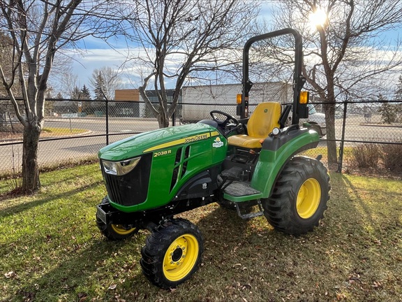  John Deere 2038R