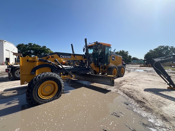 Photo of a 2024 John Deere 672G