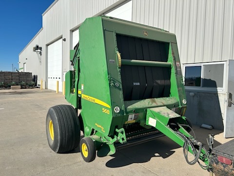 2009 John Deere 568 Image 1