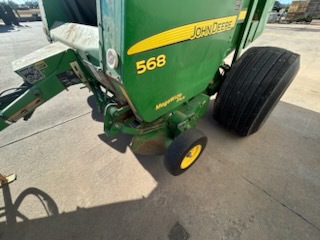 2009 John Deere 568 Image 7