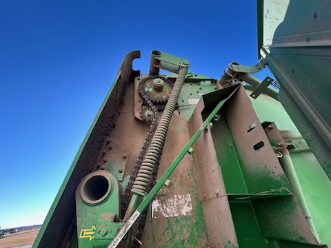 2009 John Deere 568 Image 9