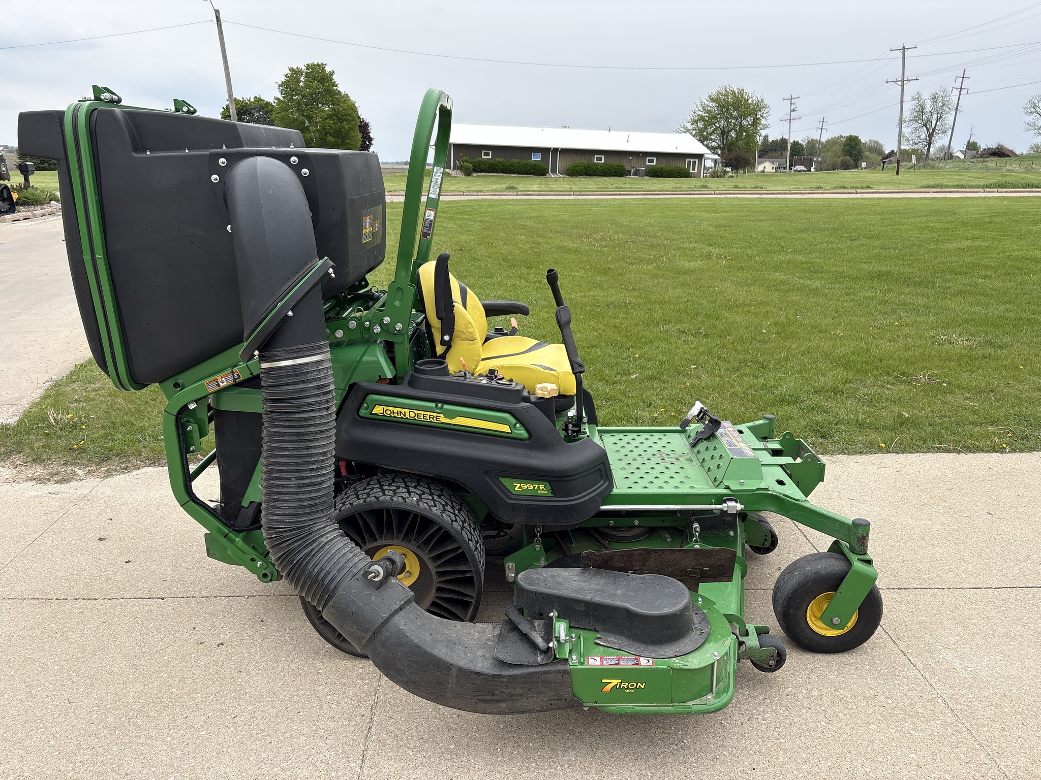  2022 John Deere Z997R w/MCS Bagger at Heritage Tractor in Geneseo, IL