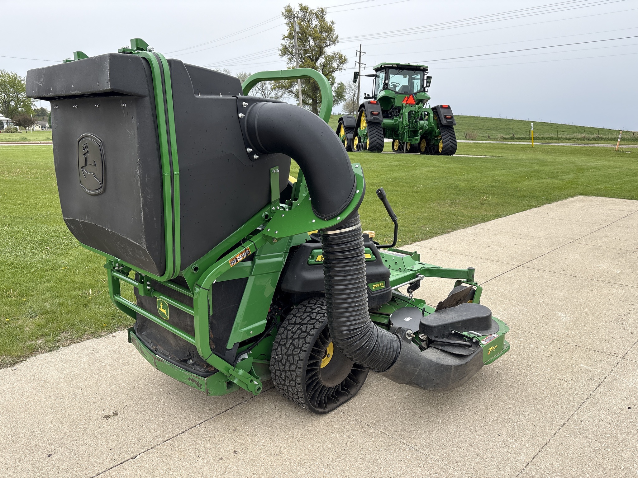  2022 John Deere Z997R w/MCS Bagger at Heritage Tractor in Geneseo, IL