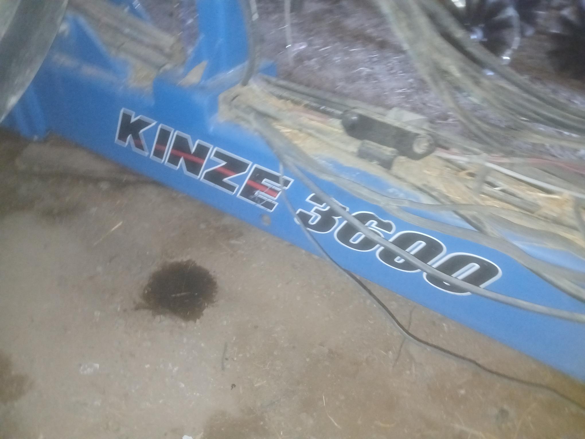 2014 Kinze 3600 12/24 Image 2