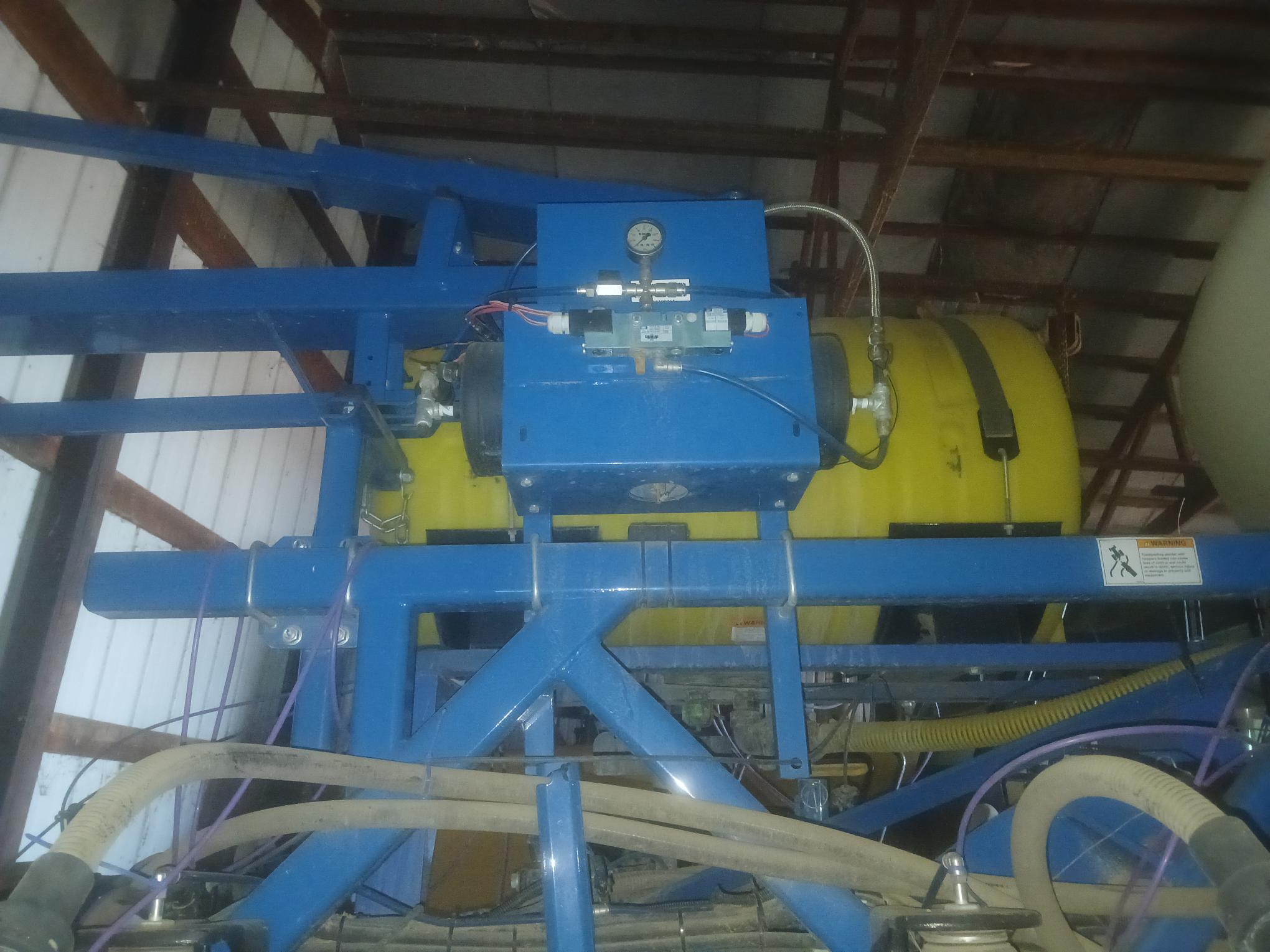 2014 Kinze 3600 12/24 Image 7