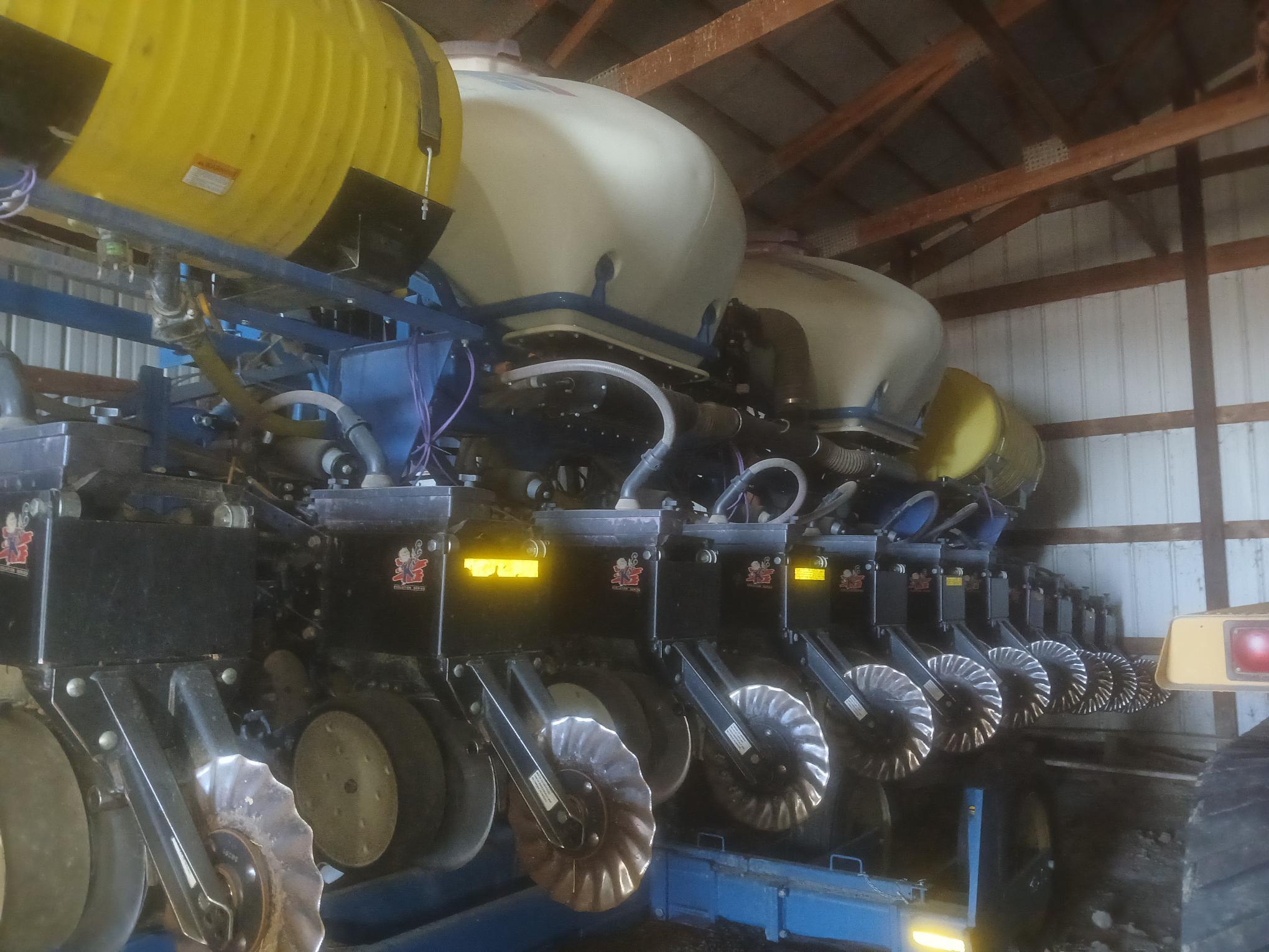 2014 Kinze 3600 12/24 Image 8