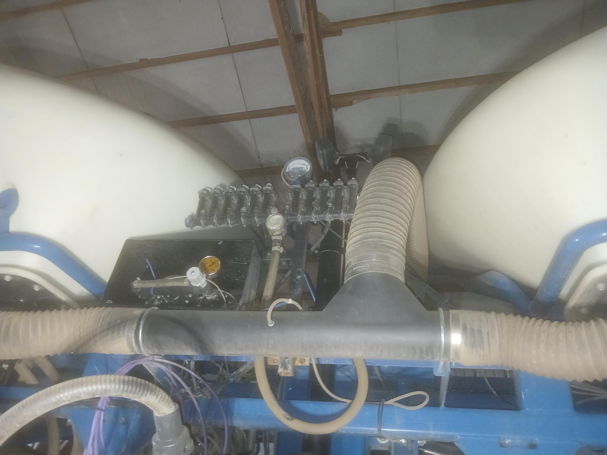 2014 Kinze 3600 12/24 Image 4