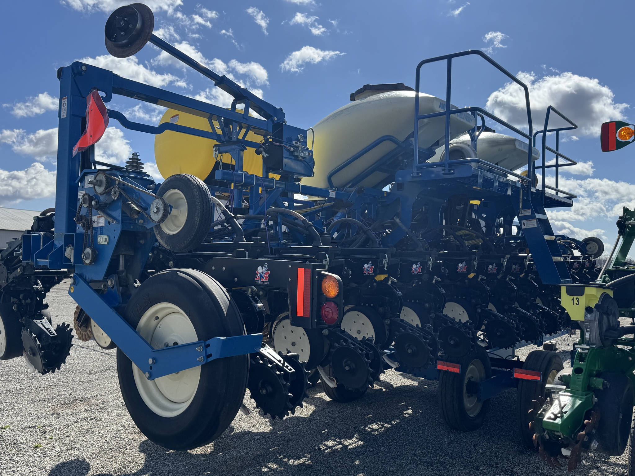 2014 Kinze 3600 12/24 Image 4