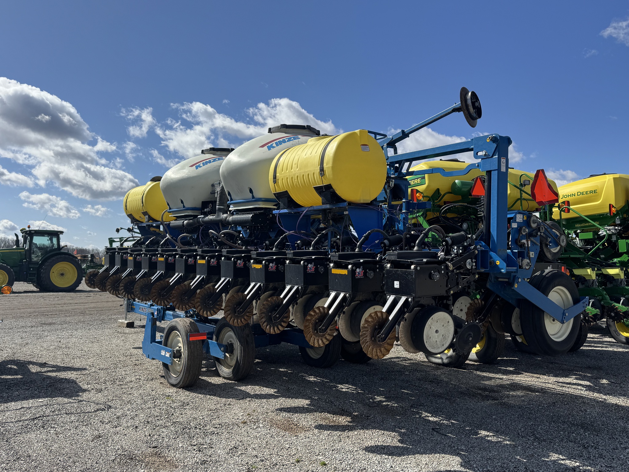 2014 Kinze 3600 12/24 Image 3