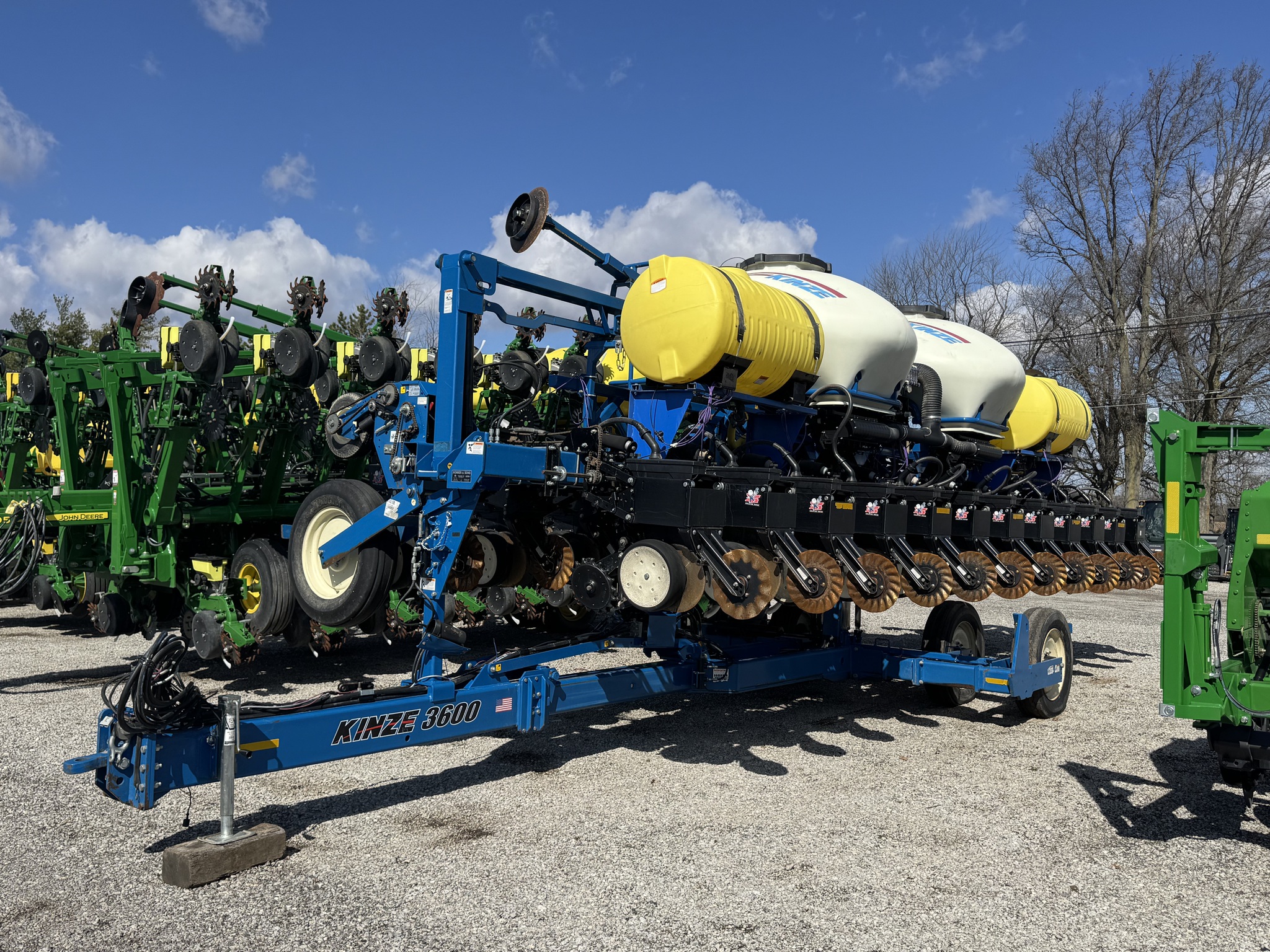 2014 Kinze 3600 12/24 Image 1