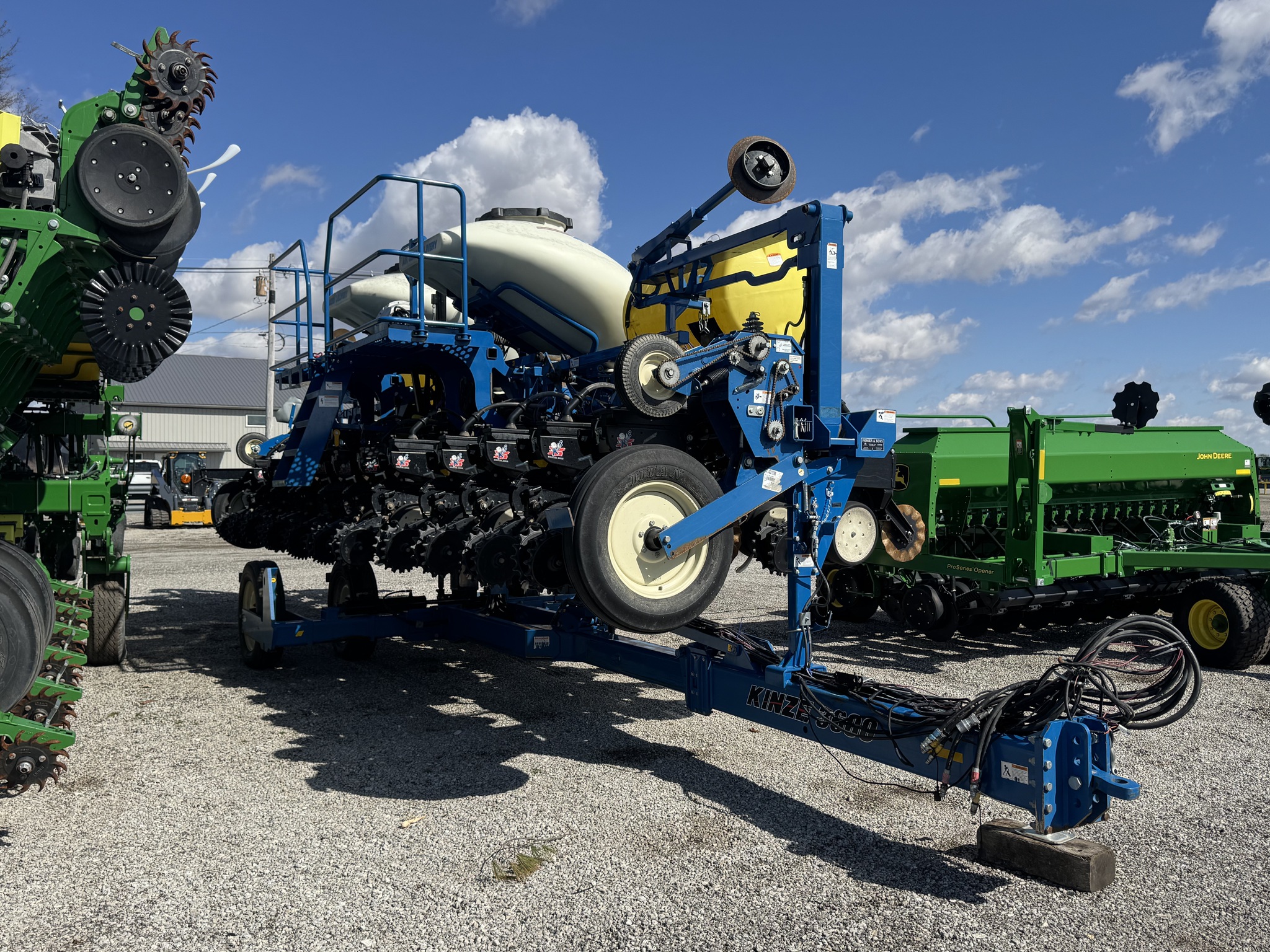 2014 Kinze 3600 12/24 Image 2