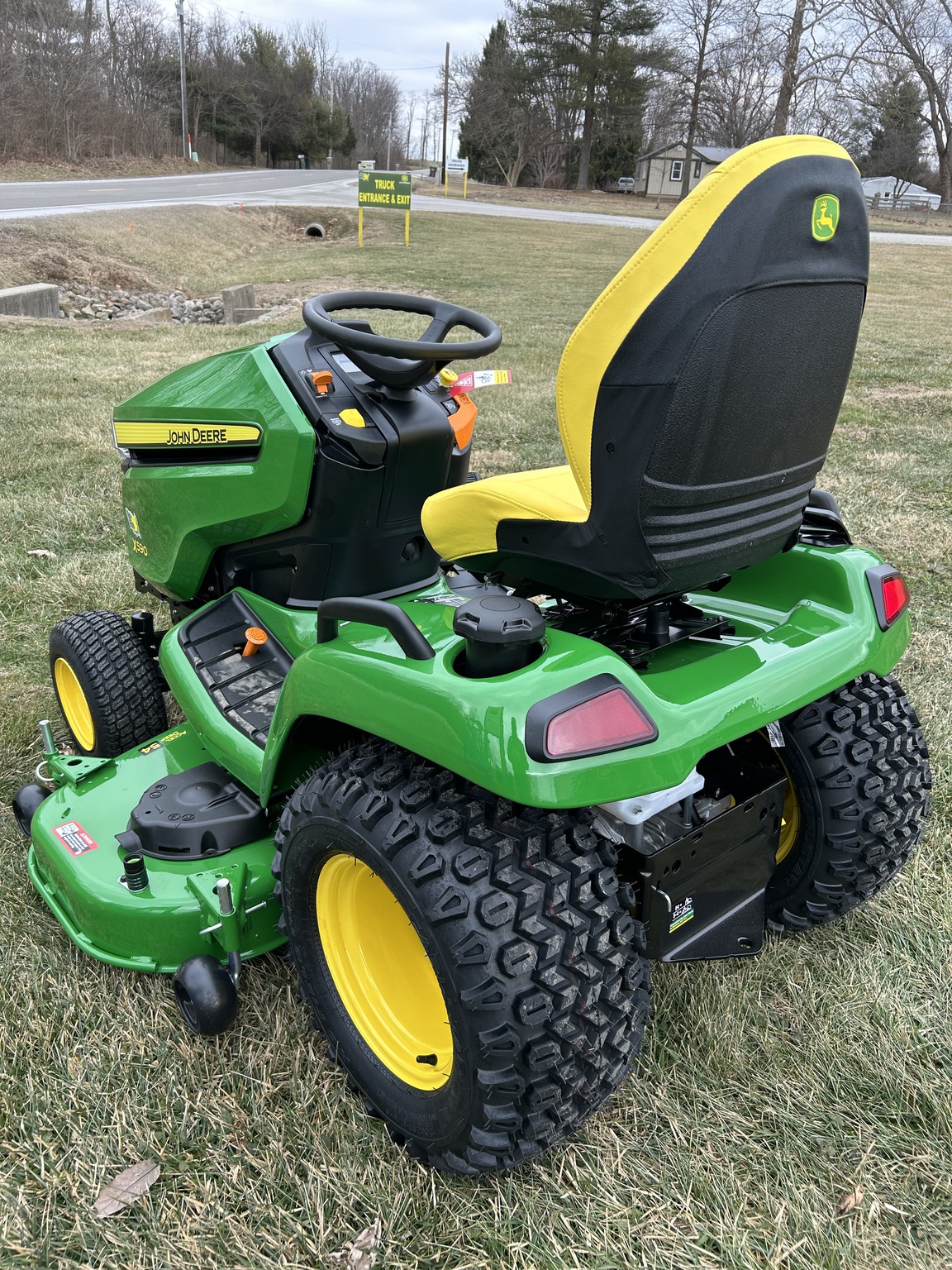 2026 John Deere X590 Image 4