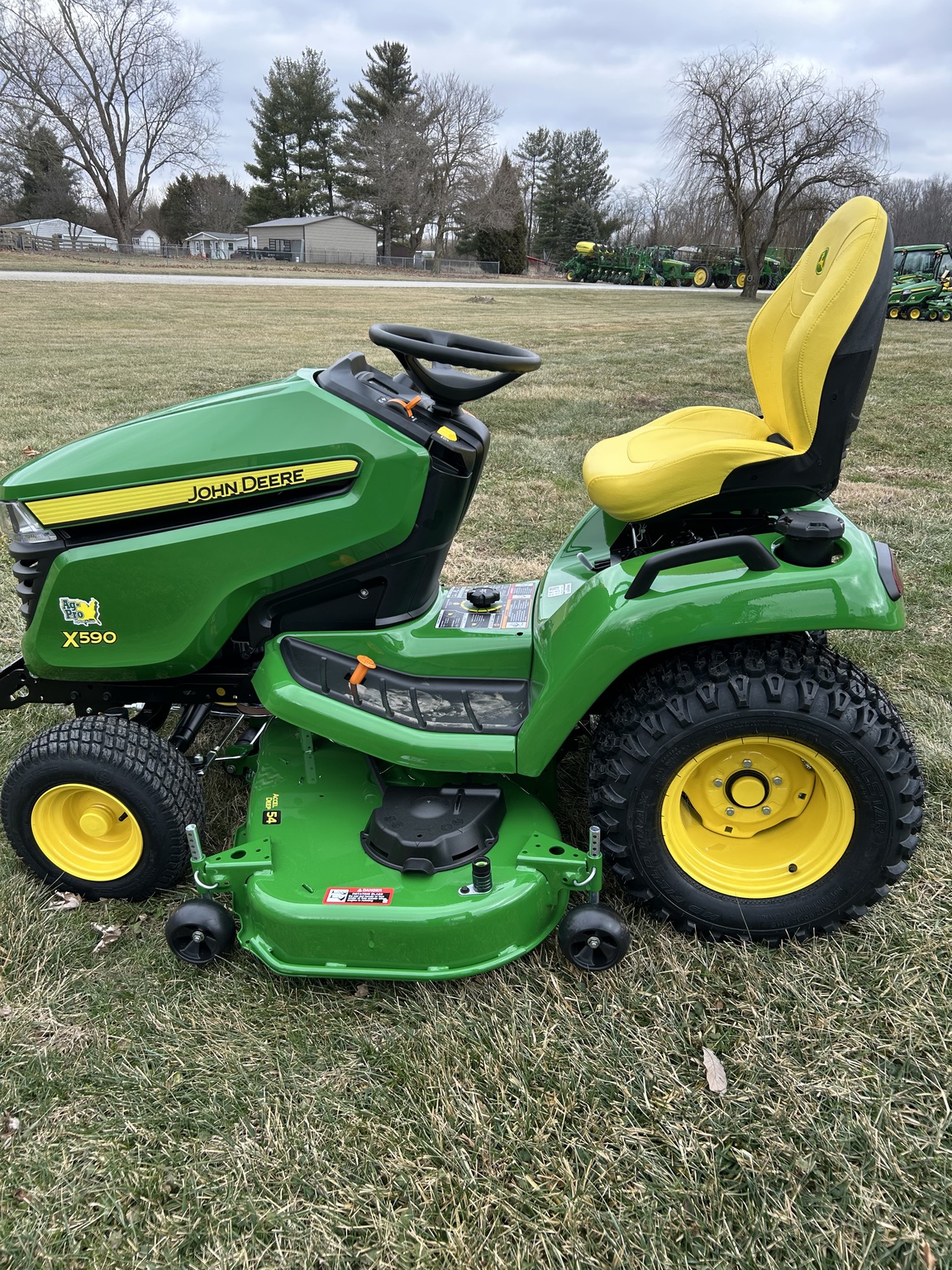 2026 John Deere X590 Image 5