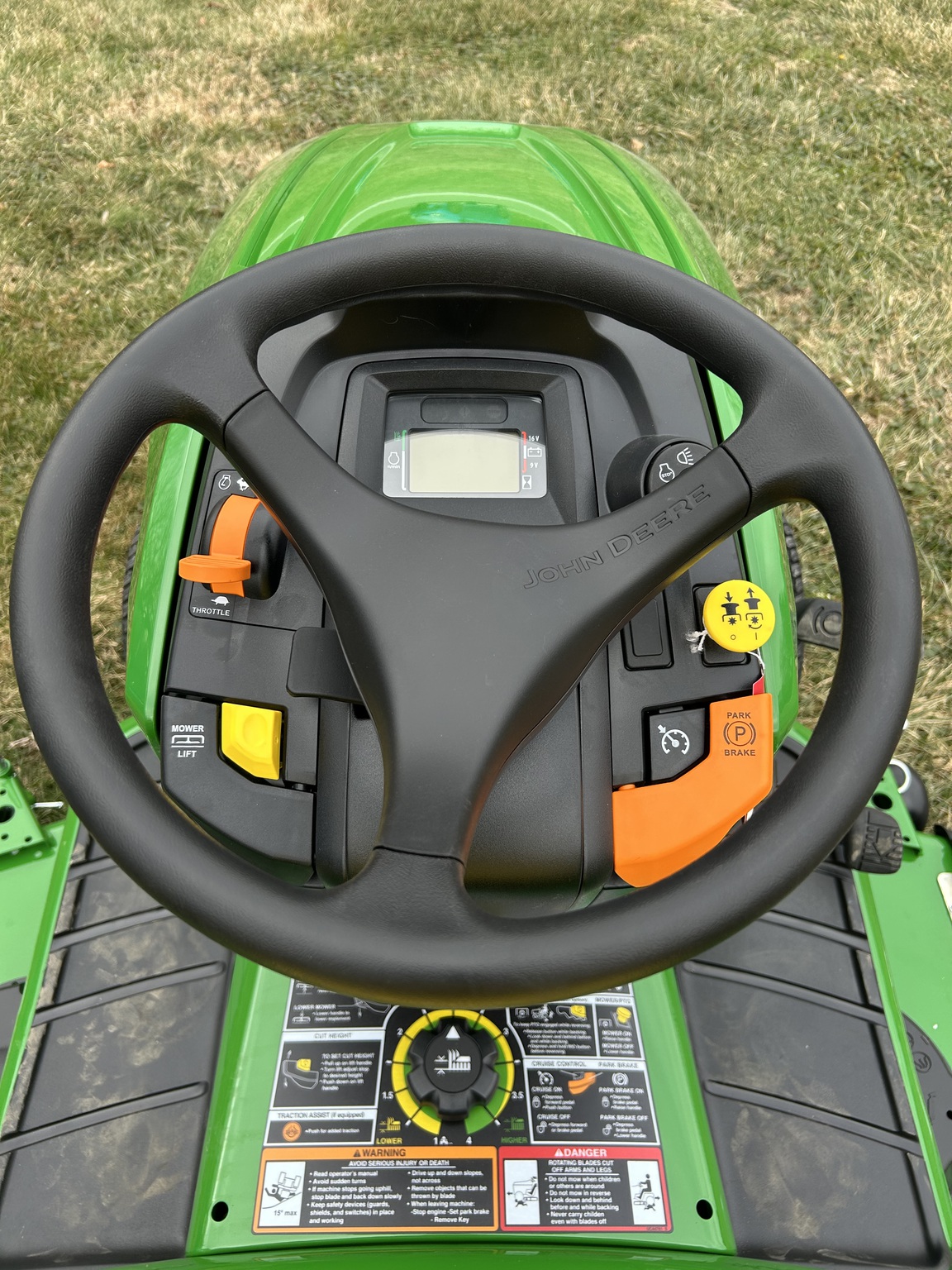 2026 John Deere X590 Image 10
