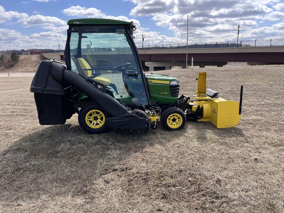 2022 John Deere X739 - Photo4