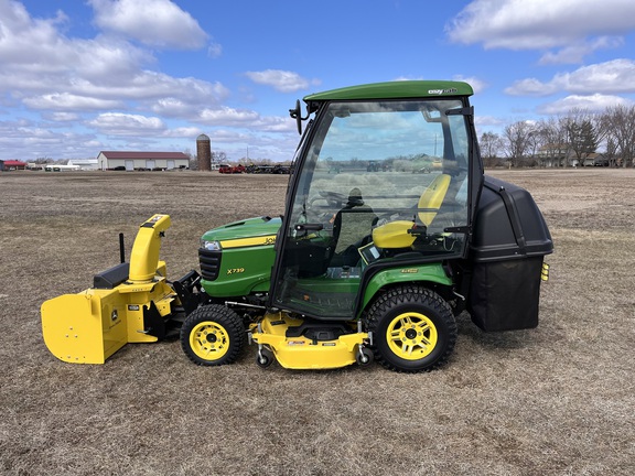 2022 John Deere X739 - Photo8