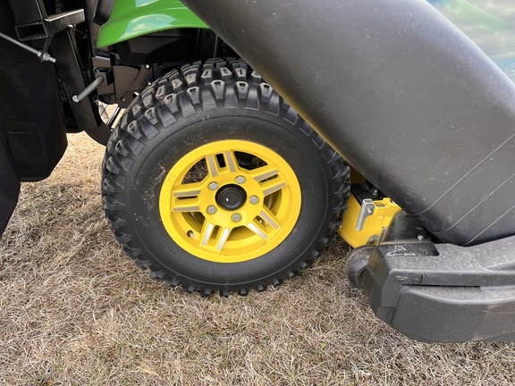 2022 John Deere X739 - Photo13
