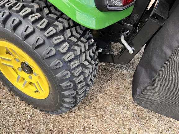 2022 John Deere X739 - Photo16